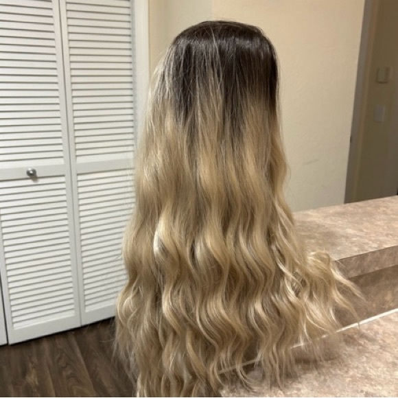 Chelsey Smith Crowns Other - Chelsey Smith Cosmetics Becky Rooted Blonde Luxe NWOT